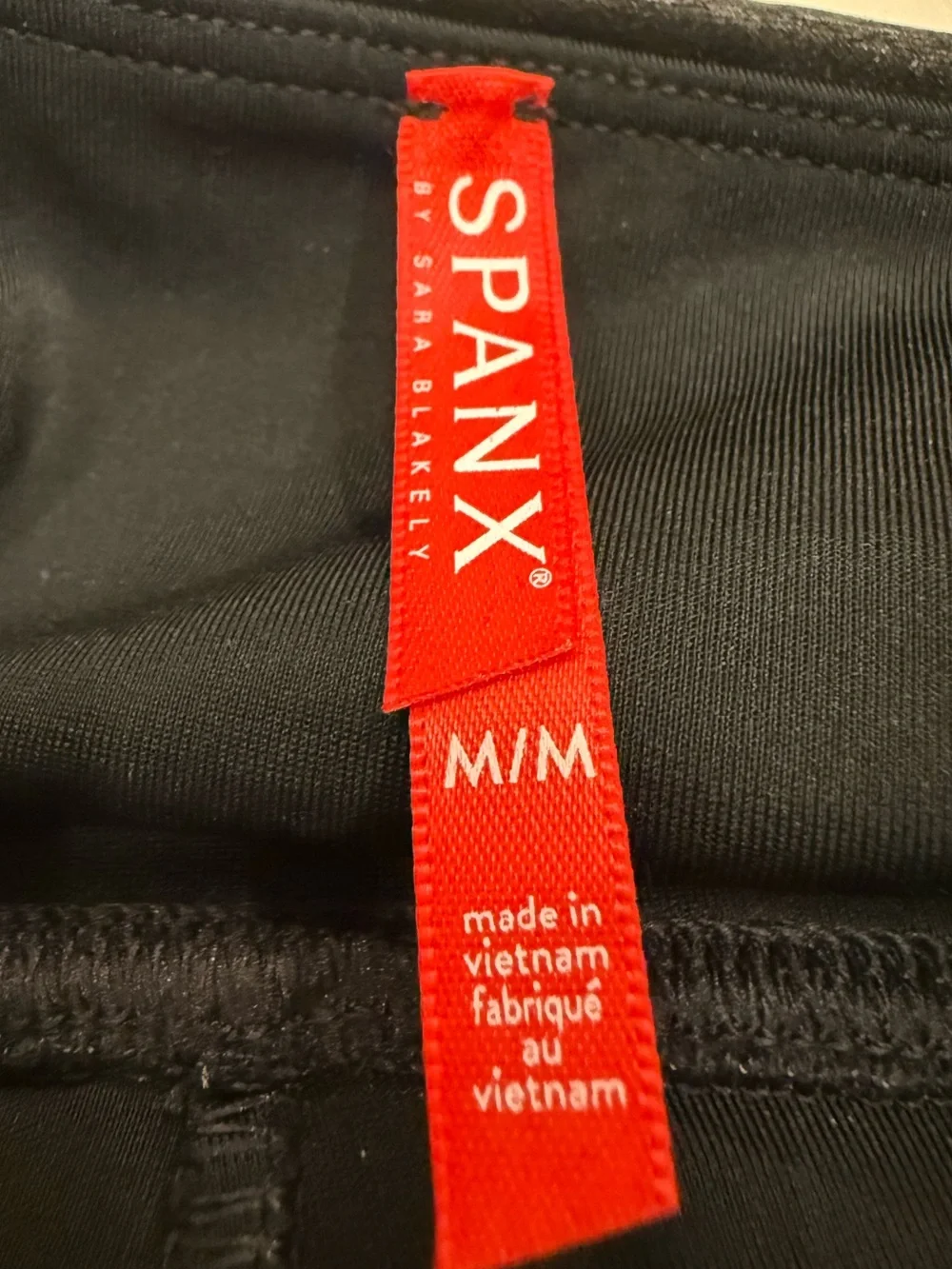 SPANX Faux Leather Leggings Black Metallic Coating Size Large Compression M